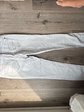 Seven7 Slim Skinny Jeans in White